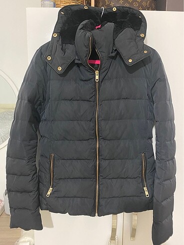 Zara Mont