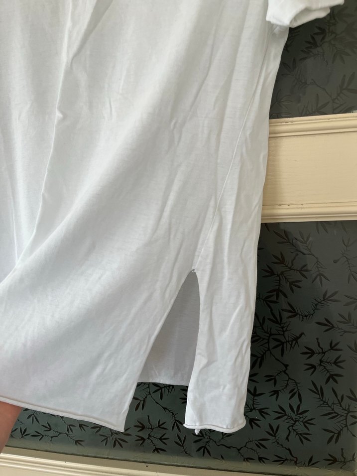 Beyaz V Yaka Kadın Tişört - Görsel 3