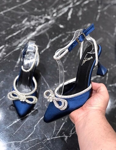 Taşlı fiyonklu stiletto