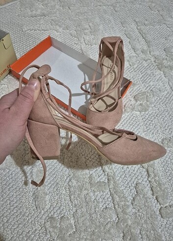 38 Beden Uzun bağlamalı babet veya stiletto