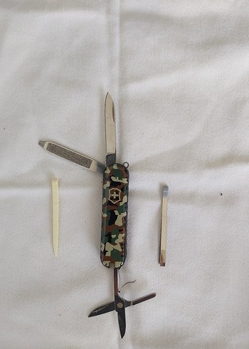 Kamuflaj Desenli Çok Amaçlı Victorinox Classic  Cep Çakısı - Görsel 3