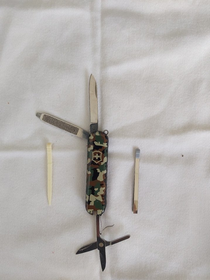 Kamuflaj Desenli Çok Amaçlı Victorinox Classic  Cep Çakısı - Görsel 3