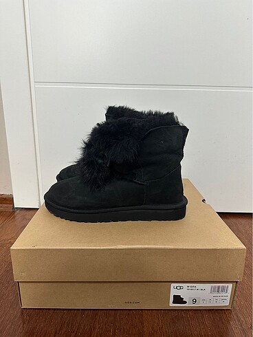 40 Beden siyah Renk Ugg Siyah Fiyonklu