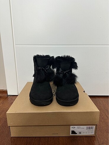 40 Beden Ugg Siyah Fiyonklu
