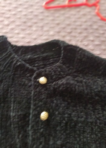 Siyah Düğmeli Kadın Hırka - Görsel 2