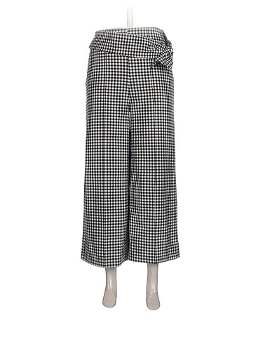 Bershka Kumaş Pantolon %70 İndirimli.