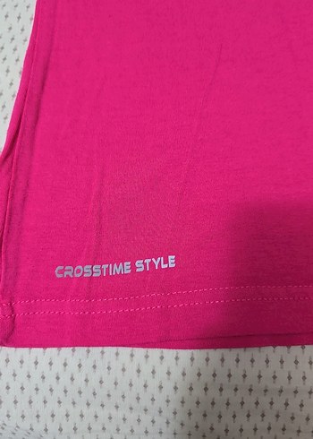 Lescon Pembe V Yaka Kısa Kollu Spor Tişörtü
