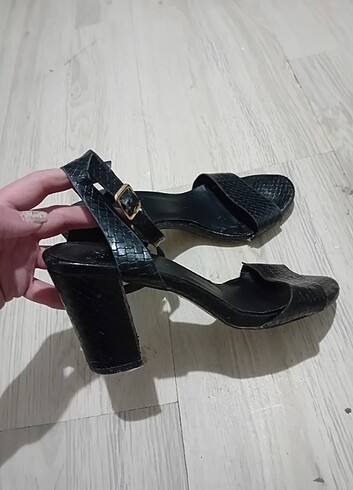 36 Beden siyah Renk Derimod siyah kadın sandalet /36 /suni deri /iyi durumda 