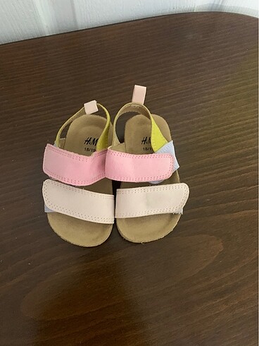 H&M renkli bebek sandalet