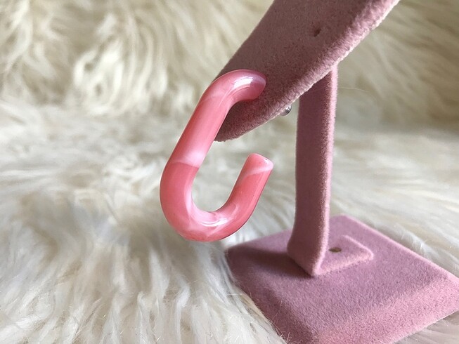 Pembe akrilik küpe