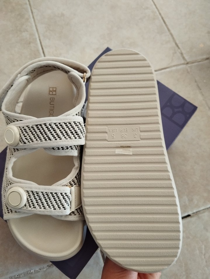 Gri Desenli Beyaz Kadın Dolgu Topuklu Sandalet - Görsel 5