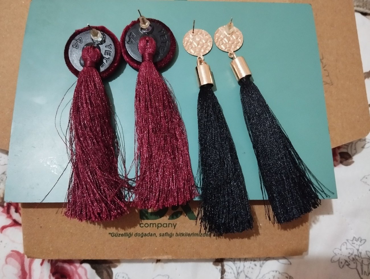 Bordo ve Siyah Uzun Püsküllü Bohem Küpeler - Görsel 2