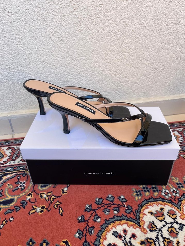 Nine West Siyah Topuklu Terlik - Görsel 2