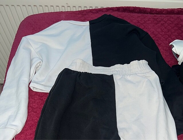 Diğer İki renkli crop sweat