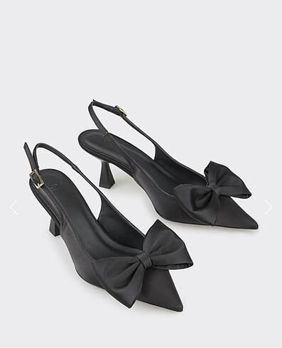 Siyah Kısa Topuklu Ayakkabı Stiletto Fiyonklu