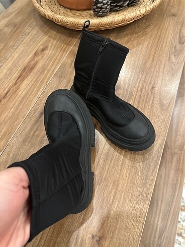 Zara siyah streç bot