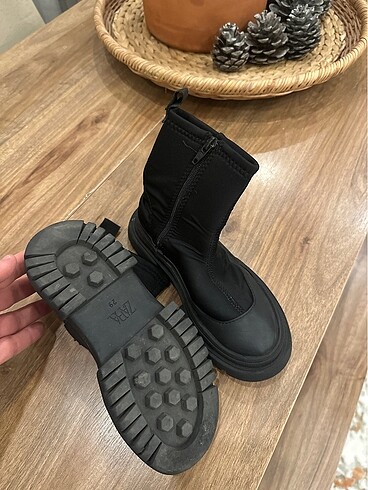 Zara Zara siyah streç bot