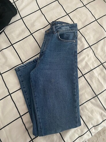 Bershka Mavi mom jean