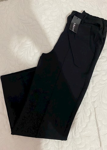 Zara Kadın Siyah Kemerli Kumaş Pantolon