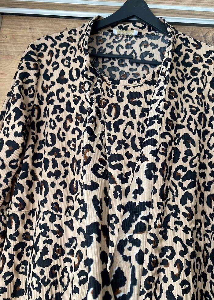 Leopar tesettür elbise - Görsel 3