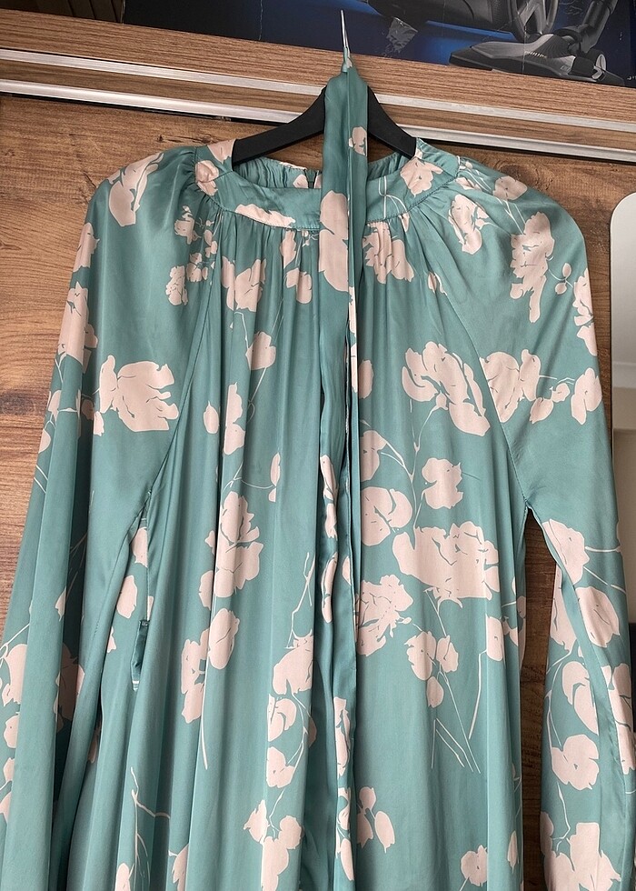 Saten tesettür elbise - Görsel 2