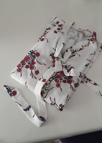 Çiçekli Fularlı Gömlek - Görsel 6