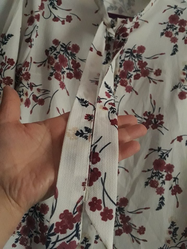 Çiçekli Fularlı Gömlek - Görsel 4