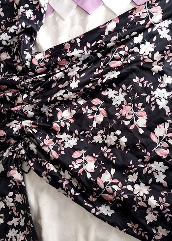 Çiçek Desenli Uzun Saten Elbise - Görsel 8