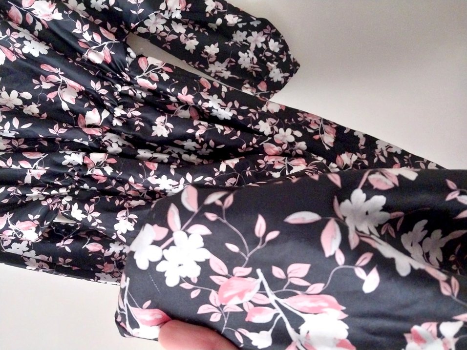 Çiçek Desenli Uzun Saten Elbise - Görsel 4