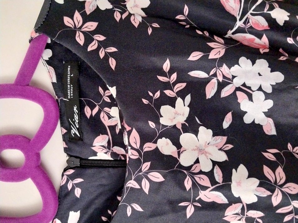 Çiçek Desenli Uzun Saten Elbise - Görsel 3