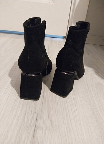Bershka model bot 36 numara