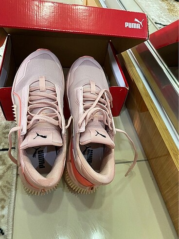 38,5 Beden Puma spor ayakkabı 2 kere giyildi
