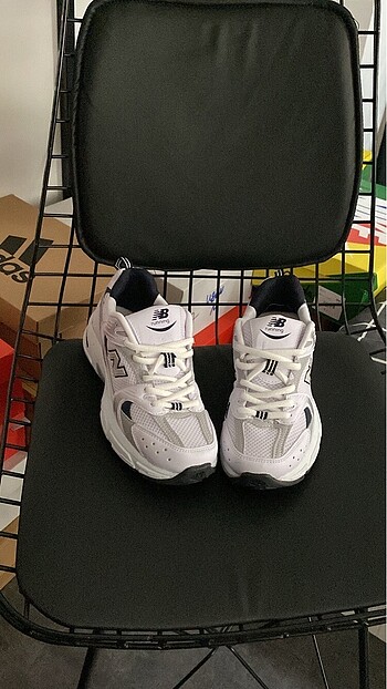 New Balance ÖZEL İLANDIR