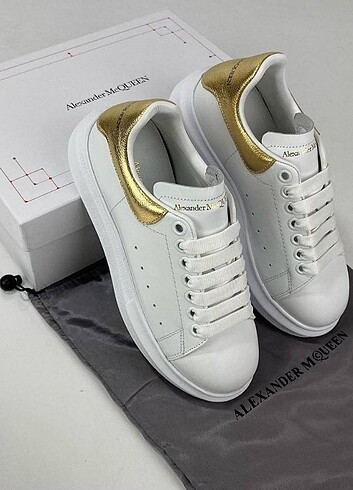 Alexander McQueen 