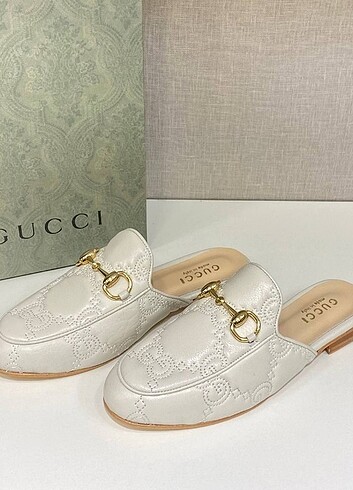 40 Beden beyaz Renk Gucci Terlik 