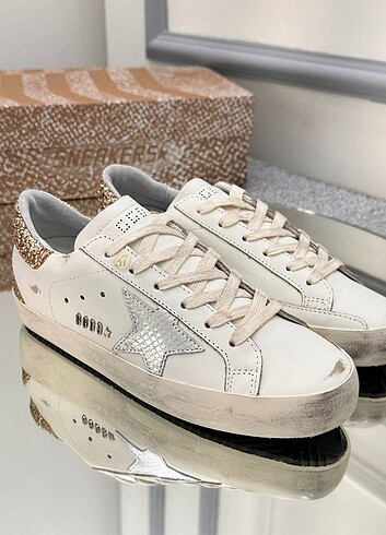 38 Beden ten rengi Renk Golden Goose