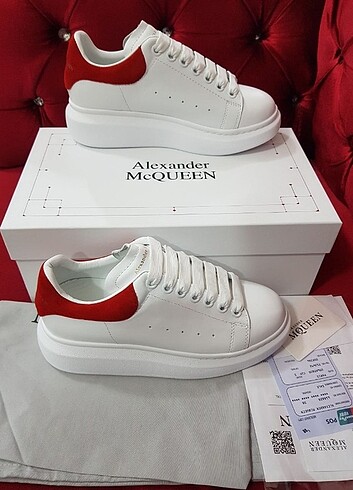 Alexander McQueen 