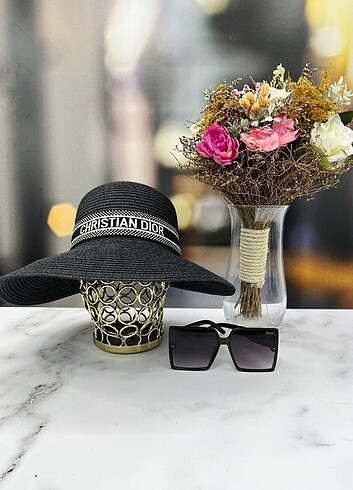 Prada Christian Dior 
