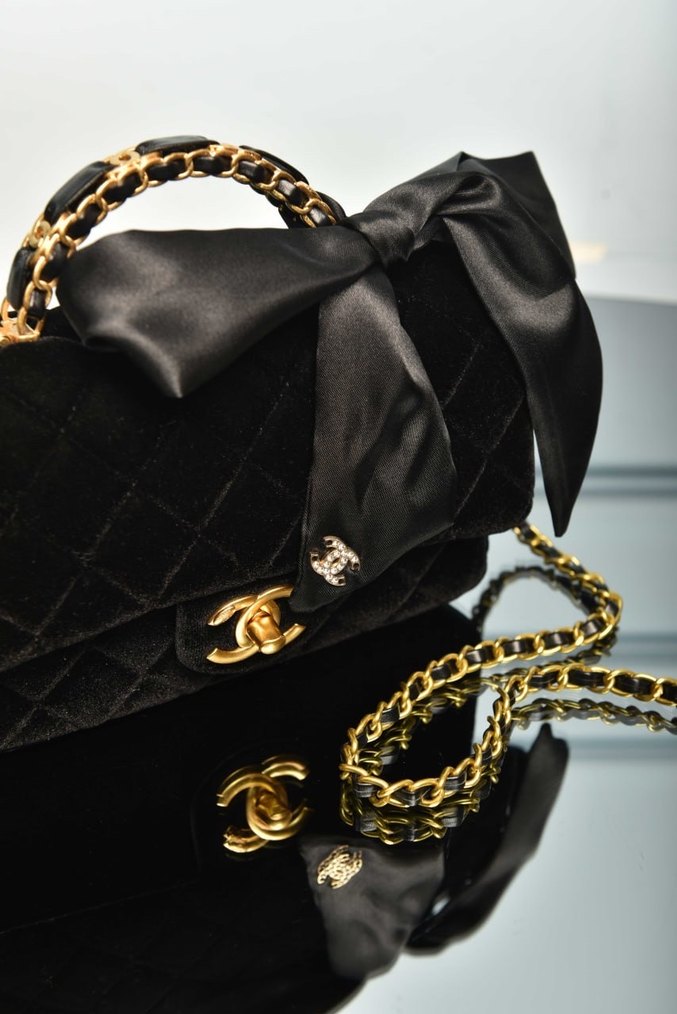 CHANEL - Mini Bag with Handle and Flap - Görsel 4