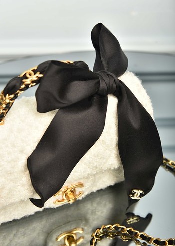 CHANEL - Mini Bag with Handle and Flap - Görsel 4