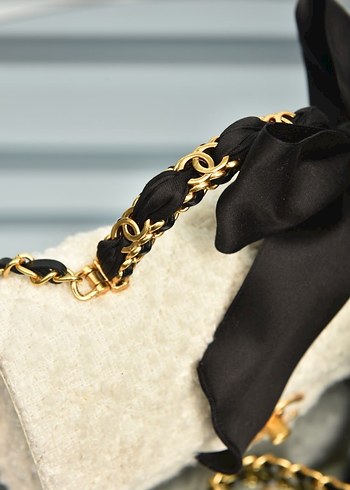 CHANEL - Mini Bag with Handle and Flap - Görsel 6