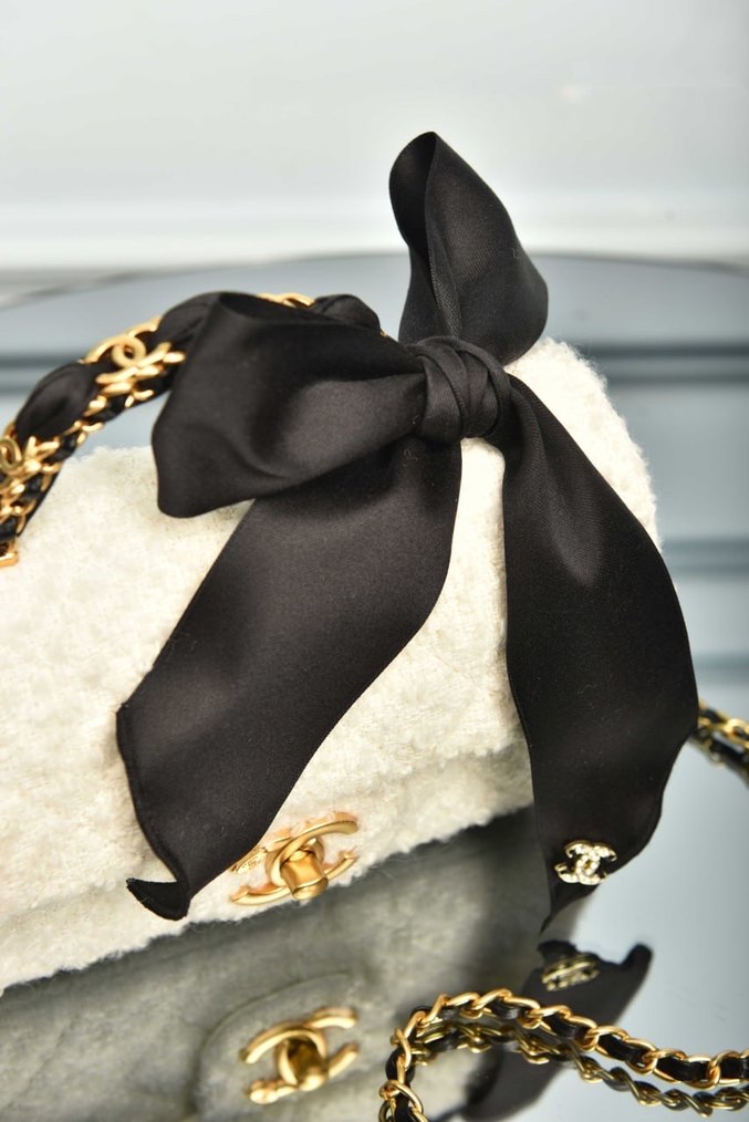 CHANEL - Mini Bag with Handle and Flap - Görsel 4