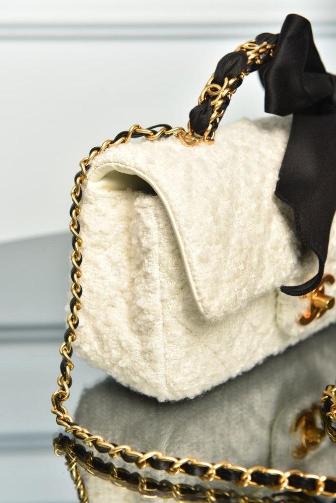 CHANEL - Mini Bag with Handle and Flap - Görsel 3
