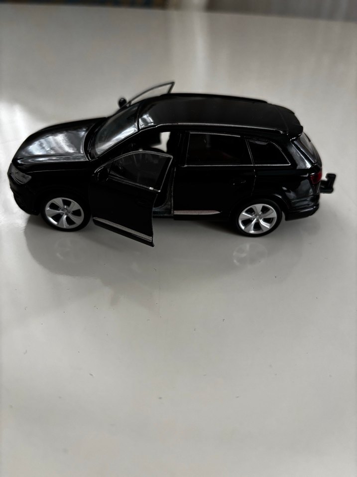 Siyah Audi Q7 Oyuncak Araba - Görsel 3