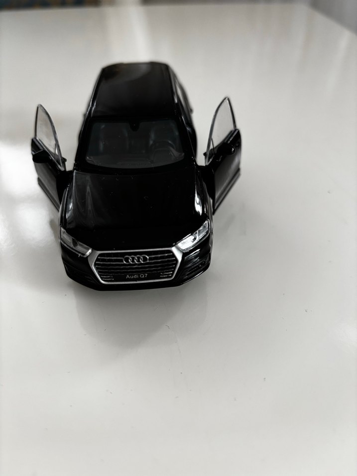 Siyah Audi Q7 Oyuncak Araba - Görsel 2