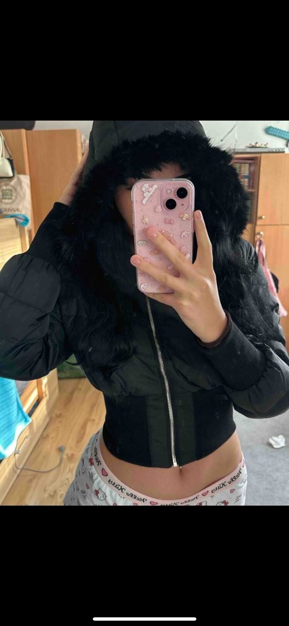 Siyah Kapşonlu Kürklü Gotik Crop Mont - Görsel 2