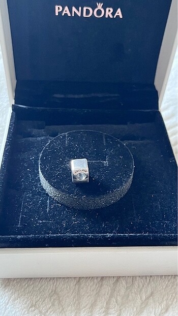 Beden Pandora charm