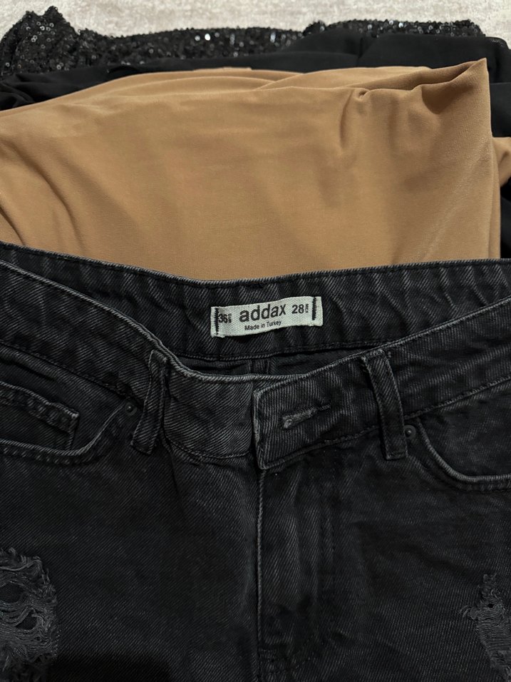 Kadın Siyah Yırtık Mini Kot Şort - Görsel 2