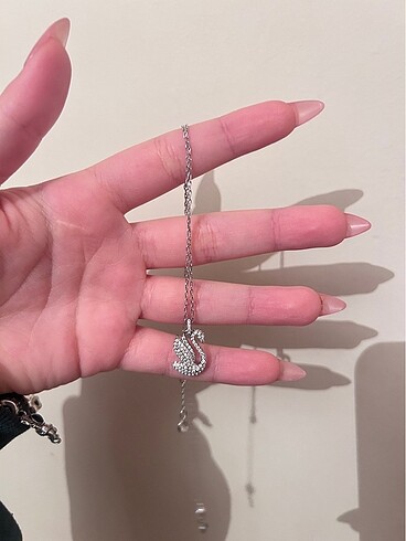 Beden swarovski kuğu white swan kolye