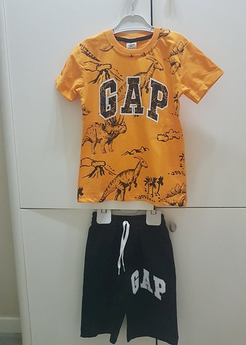 5 Yaş Beden GAP Dinozor Baskılı Sarı T-shirt ve Siyah Şort Seti